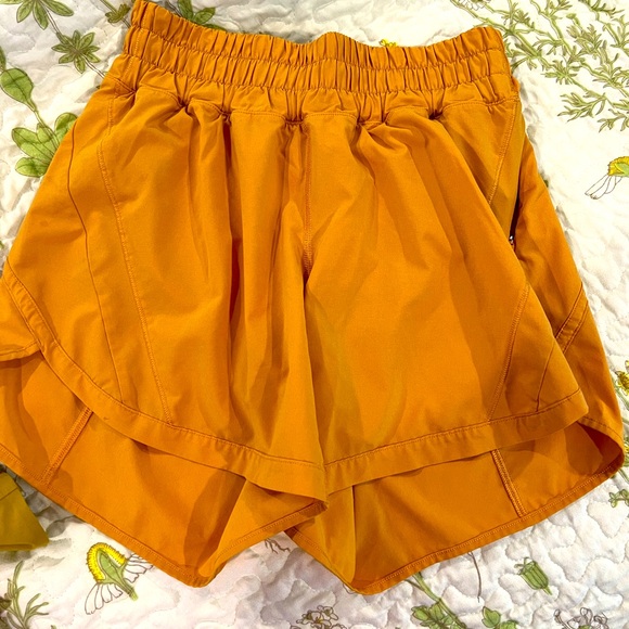 Lululemon Track That Mid-Rise 5” Lined Short - Picture 2 of 3